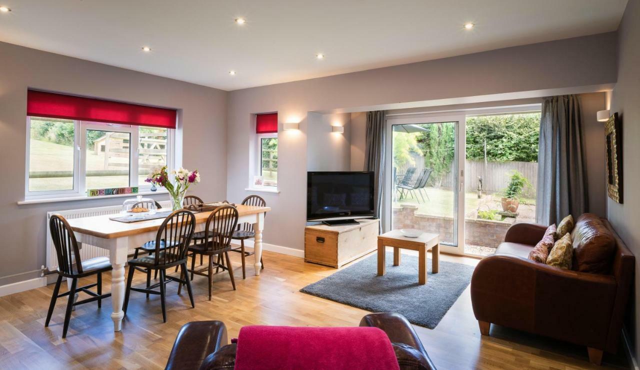 Hunters Lodge Exeter, Free Parking, Country Views, Great Wi-Fi, Large Garden Poltimore Esterno foto
